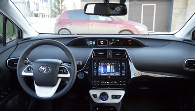 Интерьер Toyota Prius