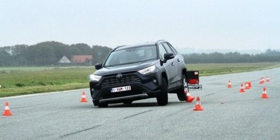 Toyota RAV4 сдал тест на устойчивость