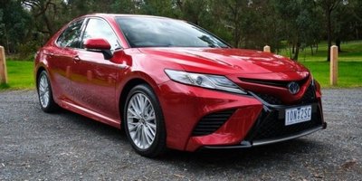 Гибридный седан Toyota Camry SL Hybrid